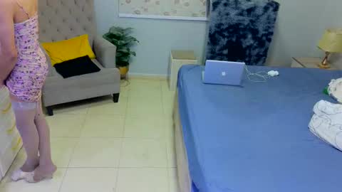 D i f a  Ana Arbeh shemale online show from 03-10-26, 07:13