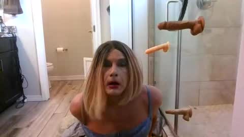 wants to suck cock online show from 05-18-26, 12:40