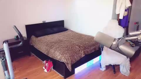 Snapshot of sissyashleigh chatting on 09-09-25, 08:08 Ashleigh Mak online show from 09-09-25, 08:08