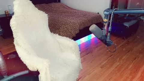 Ashleigh Mak online show from 04-13-26, 06:35