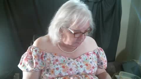Sissy Diane online show from 12-29-24, 02:00
