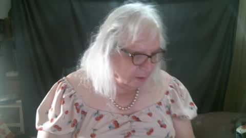 Sissy Diane online show from 10-18-25, 12:39