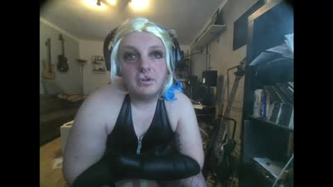 Snapshot of sissylovedoll chatting on 04-04-26, 04:26 Tiffany Candy online show from 04-04-26, 04:26