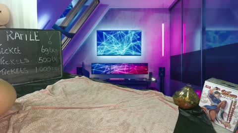 Elise online show from 12-12-24, 01:39