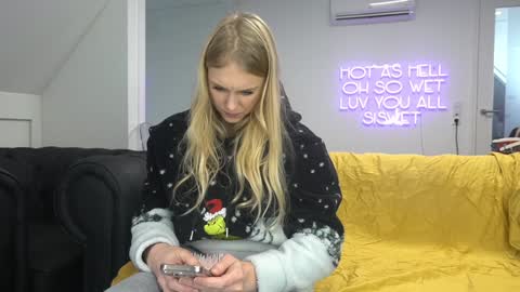 Elise online show from 01-26-25, 12:22
