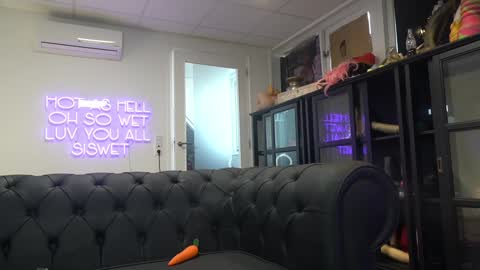 Elise online show from 02-02-25, 03:28