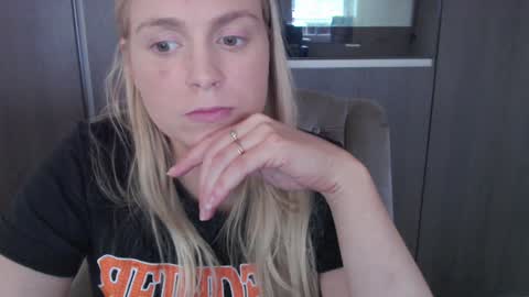 Elise online show from 10-20-25, 08:59