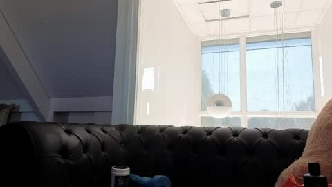 Elise online show from 04-25-26, 11:35