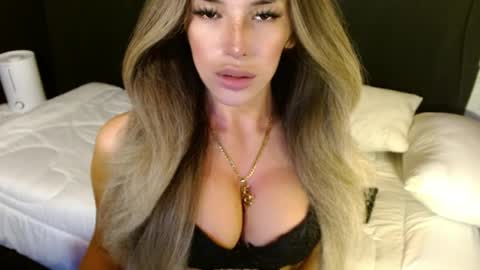 Snapshot of sizzling_cassie130 chatting on 06-01-26, 02:35 Cassie online show from 06-01-26, 02:35