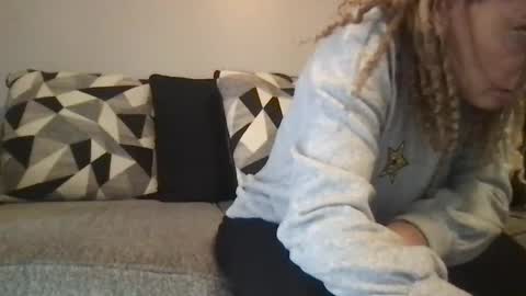 Snapshot of skarfos_babes chatting on 12-13-24, 03:43 skarfos_babes online show from 12-13-24, 03:43