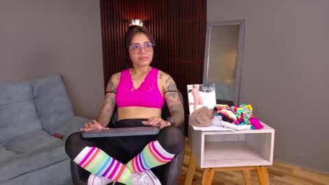 Snapshot of skarlet_petit chatting on 02-01-25, 09:19 skarlet_petit online show from 02-01-25, 09:19