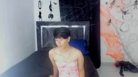 Skarleth online show from 10-31-25, 12:17