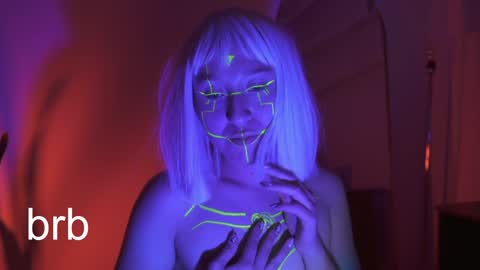 Im Scarlett  ONLINE  5pm-10pm NYC time  online show from 12-20-24, 12:49