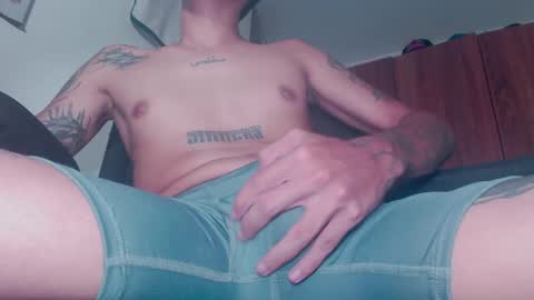 Snapshot of skateboy444 chatting on 04-22-26, 07:00 king online show from 04-22-26, 07:00
