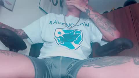 Snapshot of skateboy444 chatting on 05-19-26, 07:58 king online show from 05-19-26, 07:58