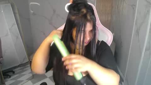 Skarlet online show from 12-18-25, 01:06