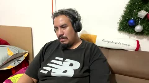 Snapshot of skinhell chatting on 12-17-24, 03:28 Elias online show from 12-17-24, 03:28