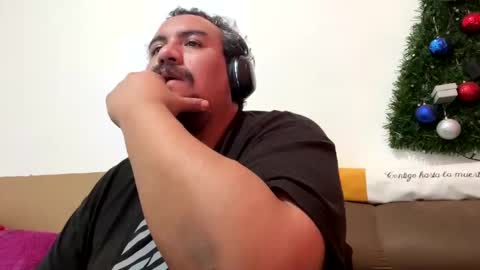 Snapshot of skinhell chatting on 01-19-25, 10:17 Elias online show from 01-19-25, 10:17