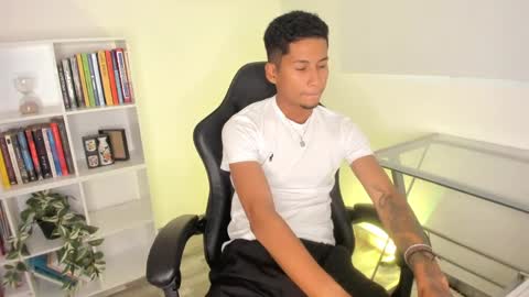 Snapshot of skinny_dlhh chatting on 03-27-26, 11:04 skinny_dlhh online show from 03-27-26, 11:04