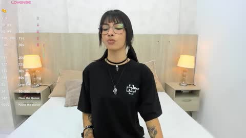 Emily Rojas online show from 09-11-25, 07:47