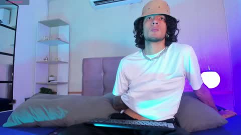 Snapshot of skinny_mac_ chatting on 06-03-26, 02:08 Mac online show from 06-03-26, 02:08