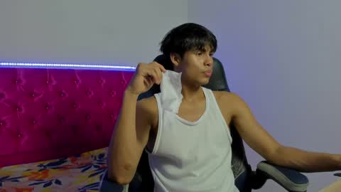 Snapshot of skinny_sam23 chatting on 05-11-26, 03:01 sam online show from 05-11-26, 03:01