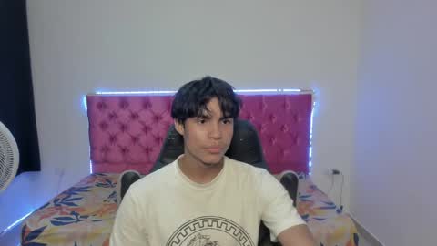 Snapshot of skinny_sam23 chatting on 05-25-26, 05:24 sam online show from 05-25-26, 05:24