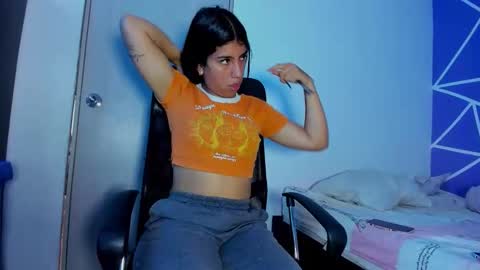 Snapshot of skinnyanai chatting on 11-10-25, 05:56 anai online show from 11-10-25, 05:56