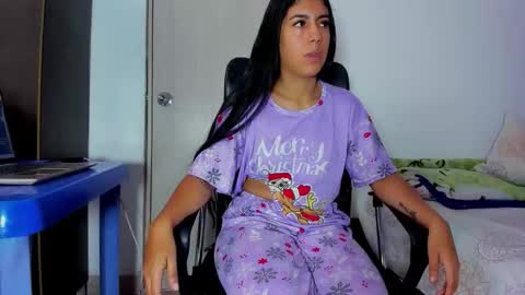 Snapshot of skinnyanai chatting on 12-03-25, 02:04 anai online show from 12-03-25, 02:04