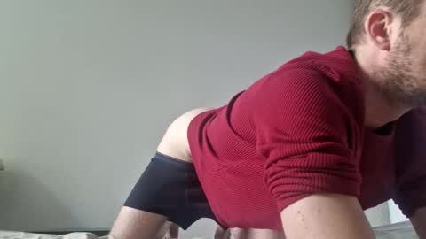 Snapshot of skinnyb24 chatting on 05-13-26, 01:30 skinnyb24 online show from 05-13-26, 01:30