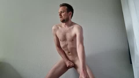 Snapshot of skinnyb24 chatting on 05-17-26, 11:39 skinnyb24 online show from 05-17-26, 11:39