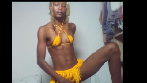 Snapshot of skinnybeauty1 chatting on 12-15-25, 06:39 Linda independent model online show from 12-15-25, 06:39