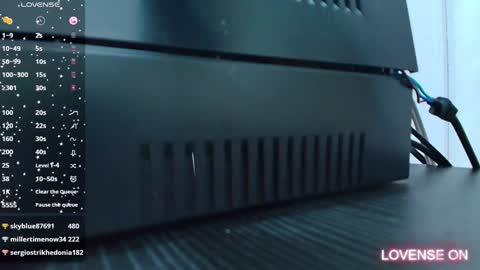 Snapshot of skinnyneighbour_ chatting on 01-08-25, 06:09 Karla online show from 01-08-25, 06:09