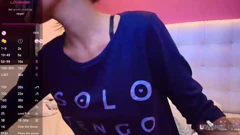 Snapshot of skinnyneighbour_ chatting on 02-19-25, 06:11 Karla online show from 02-19-25, 06:11