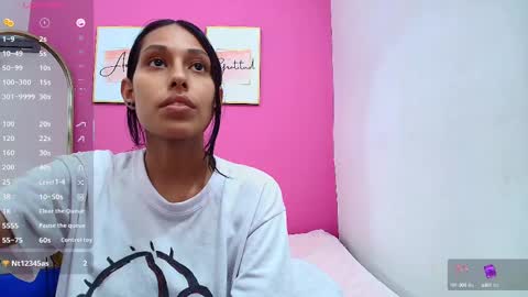 Snapshot of skinnyneighbour_ chatting on 03-05-25, 06:12 Karla online show from 03-05-25, 06:12