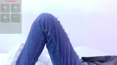 Snapshot of skinnyneighbour_ chatting on 10-24-25, 03:03 Karla online show from 10-24-25, 03:03