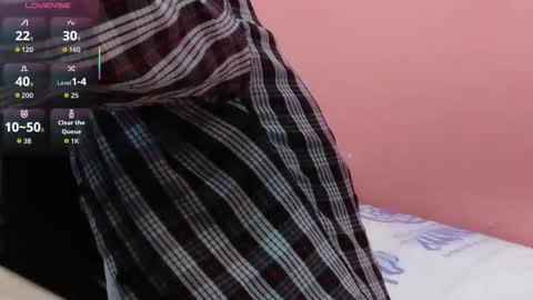 Snapshot of skinnyneighbour_ chatting on 10-30-25, 03:08 Karla online show from 10-30-25, 03:08