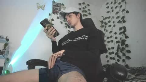 Snapshot of skiny_dann chatting on 04-07-26, 04:35 skiny_dann online show from 04-07-26, 04:35