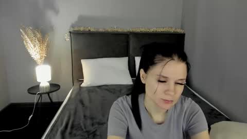 Snapshot of skinyjoy chatting on 02-03-26, 02:53 Joys online show from 02-03-26, 02:53