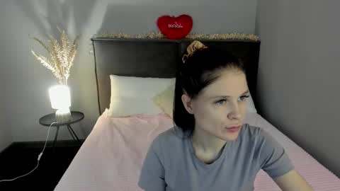 Snapshot of skinyjoy chatting on 02-24-26, 02:31 Joys online show from 02-24-26, 02:31