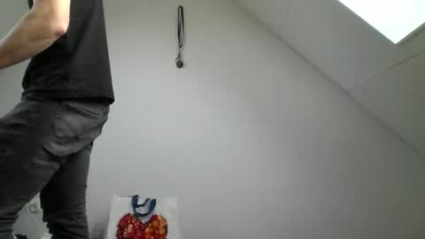 skippyhihi online show from 10-18-25, 02:18