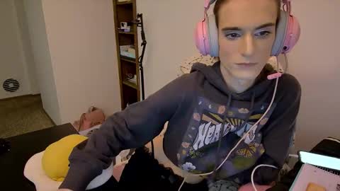 Snapshot of sky4dylancb chatting on 11-29-25, 06:33 Gem online show from 11-29-25, 06:33