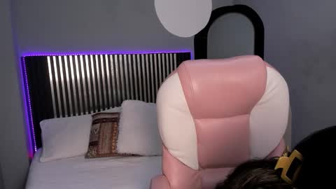 S O F I  online show from 10-21-25, 02:40