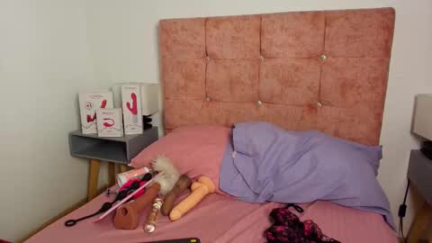 skye moore online show from 10-14-25, 12:06