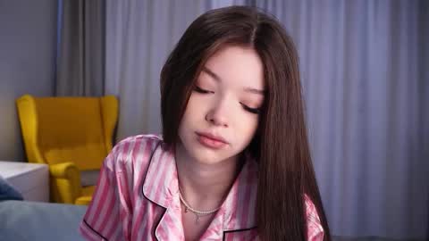 Snapshot of skyeriehm chatting on 12-17-25, 09:26 Amy online show from 12-17-25, 09:26