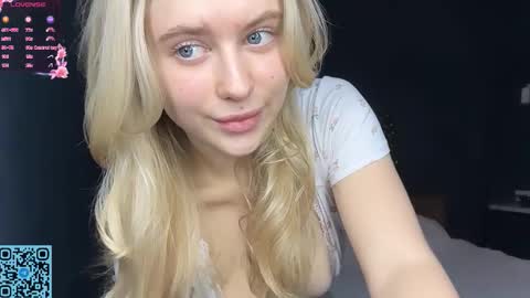 Skye online show from 10-31-25, 06:42