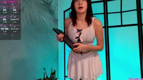 Snapshot of skyeyes__ chatting on 02-08-25, 11:44 Ann online show from 02-08-25, 11:44