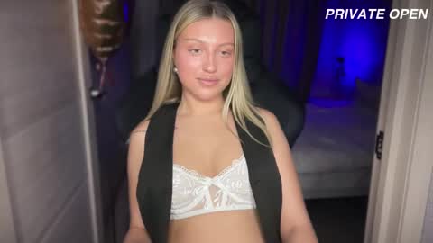 GARRY AND SOPHIA online show from 02-18-25, 08:58