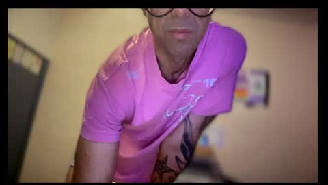 IAN HARD online show from 05-10-26, 05:07