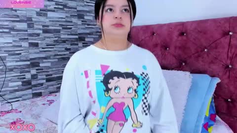 Snapshot of skyhotgirl chatting on 02-10-25, 06:45 Sky online show from 02-10-25, 06:45